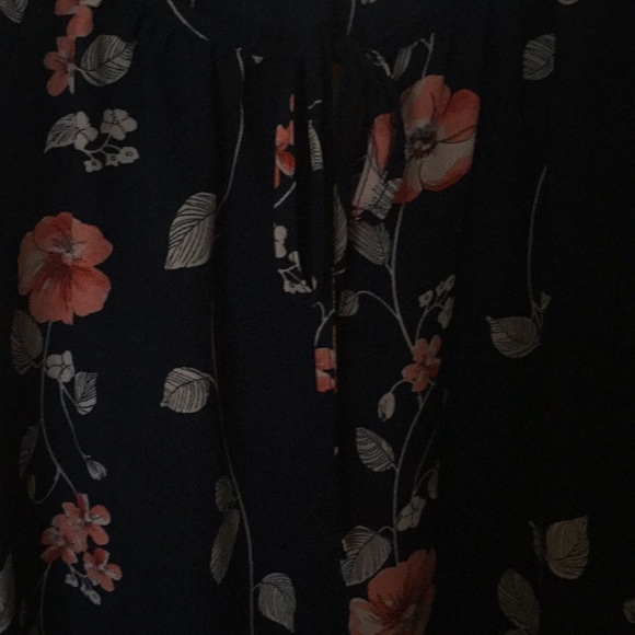 Beautiful blouse - Picture 4 of 4